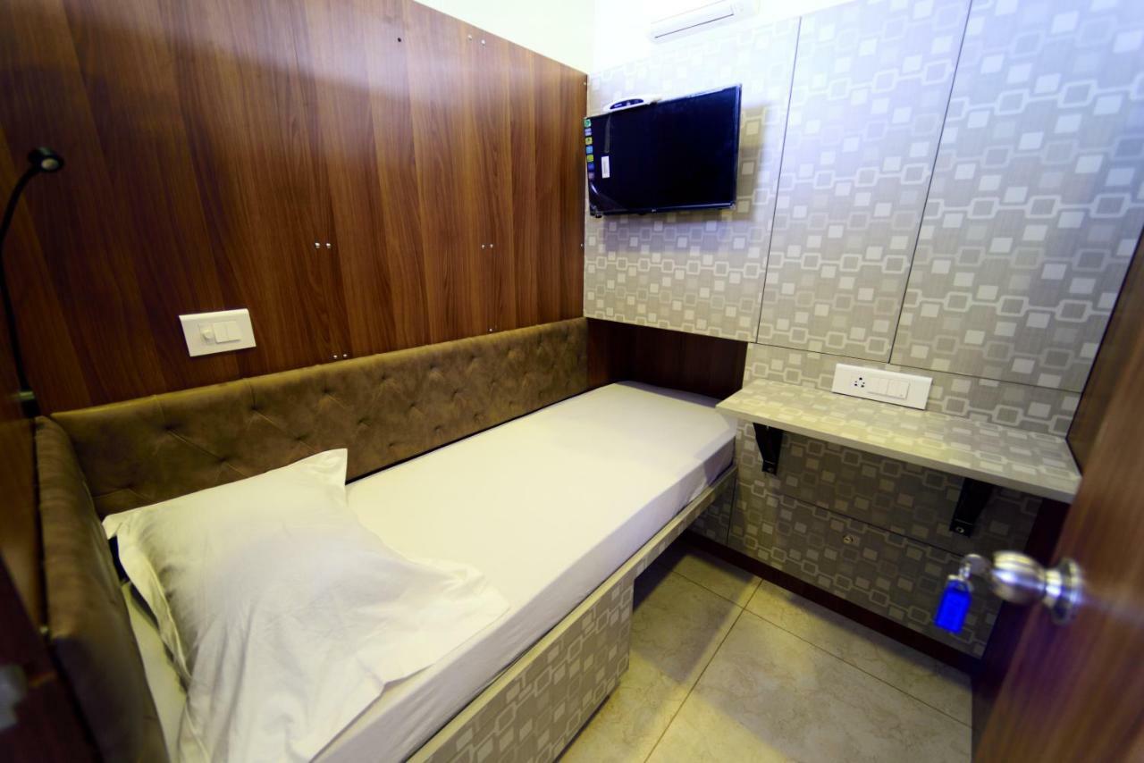 Bedspace- Capsule Ac Hotel Mangalore Buitenkant foto